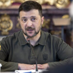 Ucraina, Zelensky: “Pronto a sedermi al tavolo delle trattative con Putin”