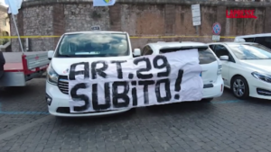 Tassisti in piazza a Roma contro gli Ncc