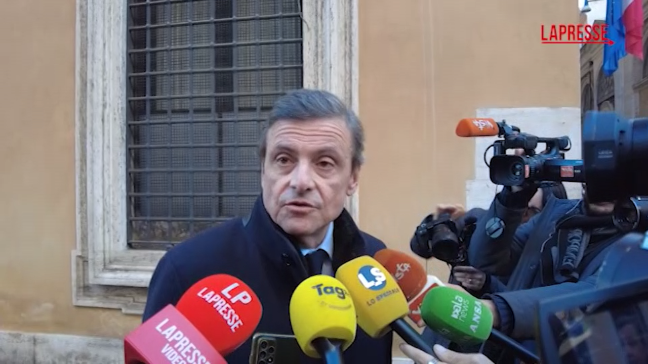 Caso Almasri, Calenda: “Da governo difesa indecorosa ma opposizione ipocrita”