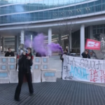 Scuola, protesta Unione degli Studenti davanti a palazzo Lombardia