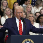 Usa, Trump firma ordine per impedire sport femminili a persone transgender