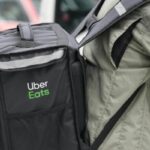 Caporalato, rider sfruttati: ex manager Uber Eats patteggia 1 anno e 4 mesi