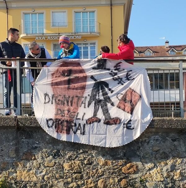 Verbania, centinaia di persone al presidio Barry Callebaut: lavoratori hanno stoppato la produzione