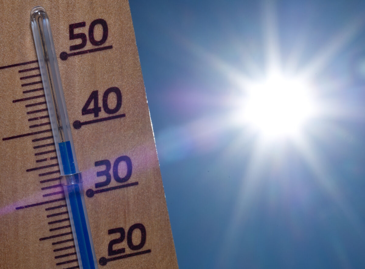 Meteo, caldo record nel fine settimana: oggi 17 città da bollino rosso