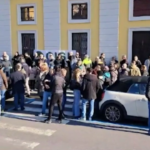 Verbania, centinaia a presidio lavoratori Barry Callebaut