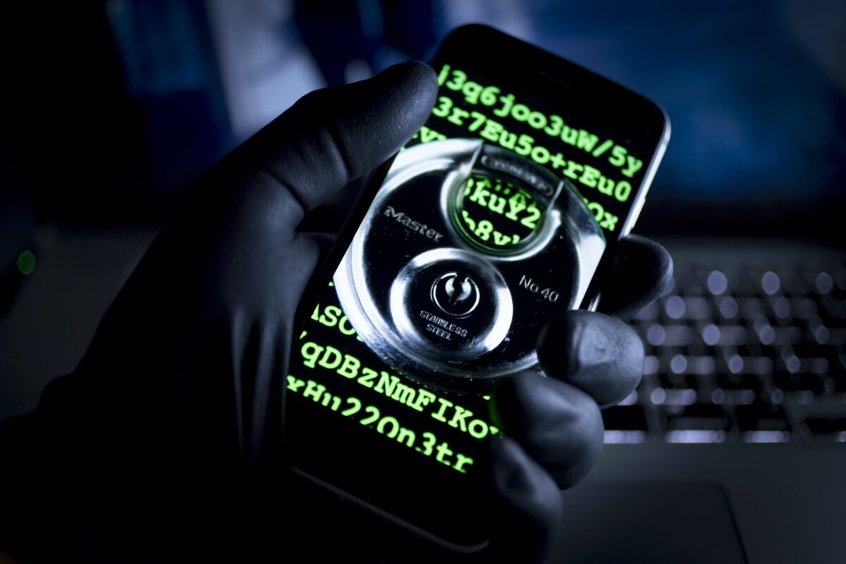 Spyware Paragon, l’azienda israeliana: “Annullato contratto con l’Italia per il caso Cancellato”