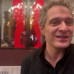 Claudio Santamaria è Eros nel film ‘Follemente’: “La spa del gruppo”