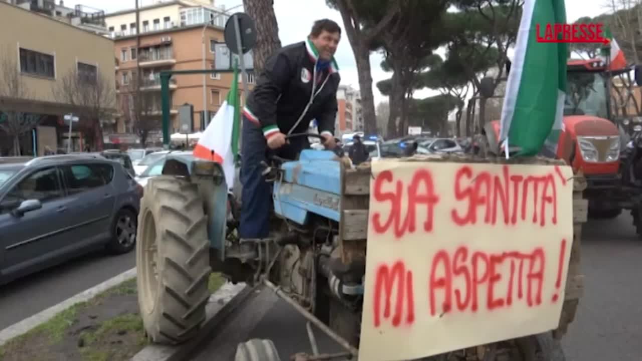 Agricoltori a Roma, sei trattori in corteo: “Sua Santità ci aspetta”