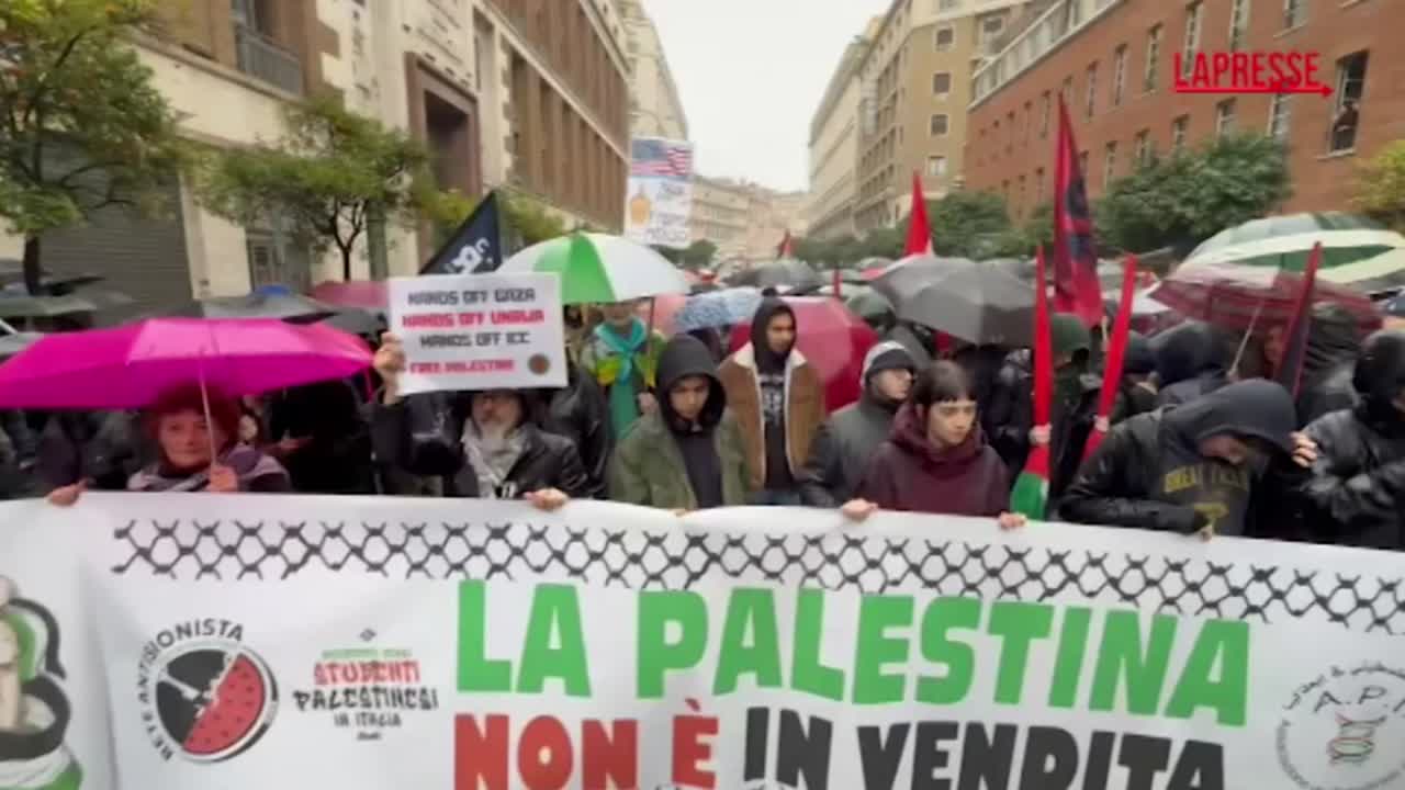 Roma, presidio contro Trump davanti all’ambasciata USA: “Gaza non è in vendita”