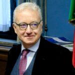Caso Almasri, Mantovano ironico: “Avviso è nella mia stanza incorniciato”