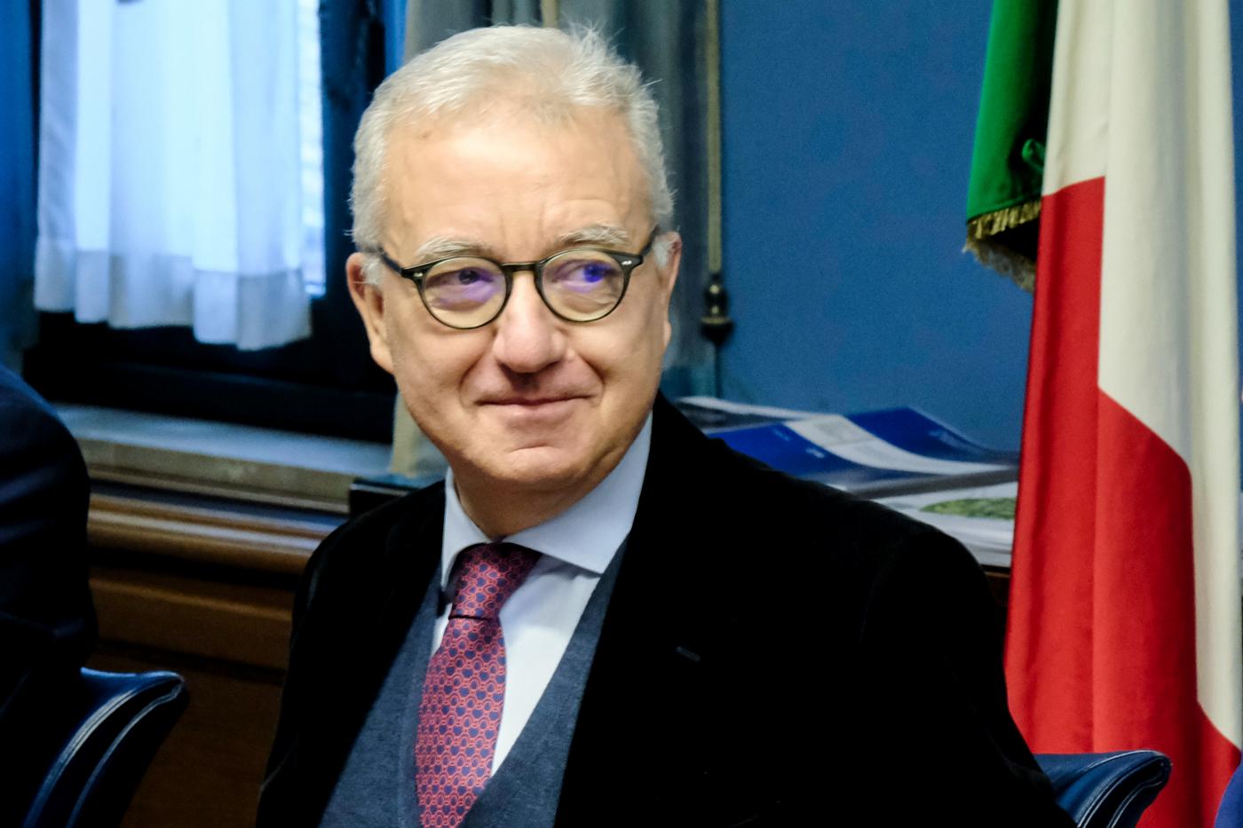 Caso Almasri, Mantovano ironico: “Avviso è nella mia stanza incorniciato”