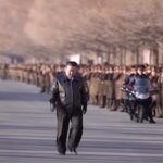 Corea del Nord, Kim Jong-Un passa in rassegna i militari della guardia d’onore