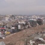 Gaza, una lunga coda di sfollati fa ritorno verso casa