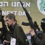 Gaza, le testimonianze degli ostaggi liberati: “Eravamo incatenati al buio in tunnel Hamas”