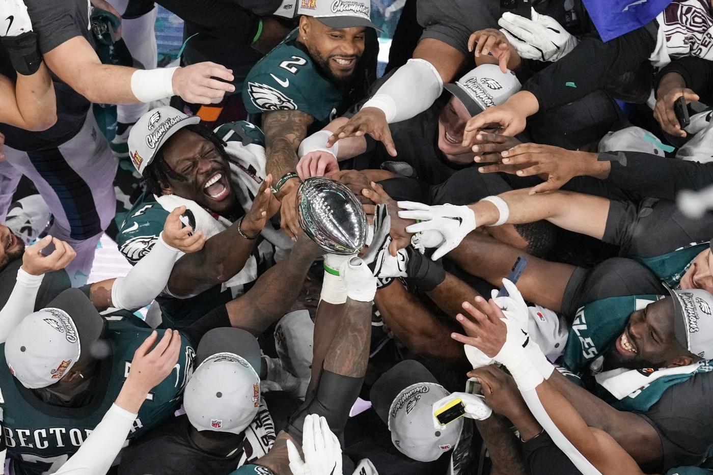 Super Bowl 2025, Philadelphia vince la finale Nfl contro Kansas City: 40 22