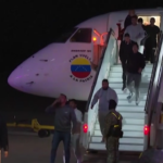 Venezuela, atterrati a Caracas i due aerei con a bordo 190 deportati dagli Stati Uniti