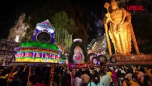 Malesia, centinaia di migliaia di induisti al festival Thaipusam a Selangor