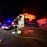 Incendio a Reggio Emilia, a fuoco stabilimento Inalca: “Chiudere le finestre”