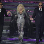 Sanremo 2025, Festival al via tra musica e pace. E con Papa Francesco entra nella storia