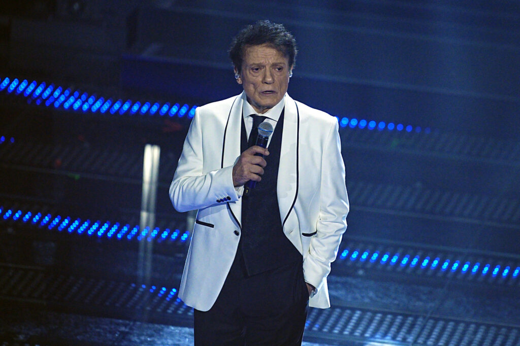 Galleria foto 'Sanremo 2025, dal nero di Giorgia al total white di Tony Effe: tutti i look della prima serata' - foto 21