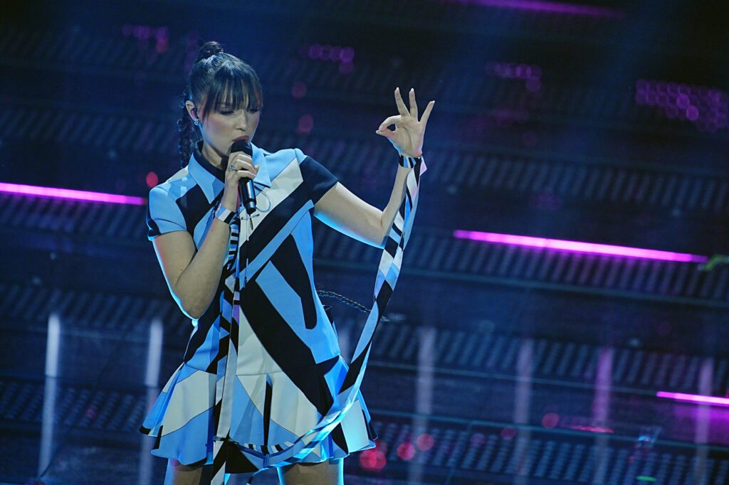 Galleria foto 'Sanremo 2025, dal nero di Giorgia al total white di Tony Effe: tutti i look della prima serata' - foto 31