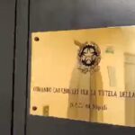 Napoli, armi e cocaina in studio di tatuaggi e piercing