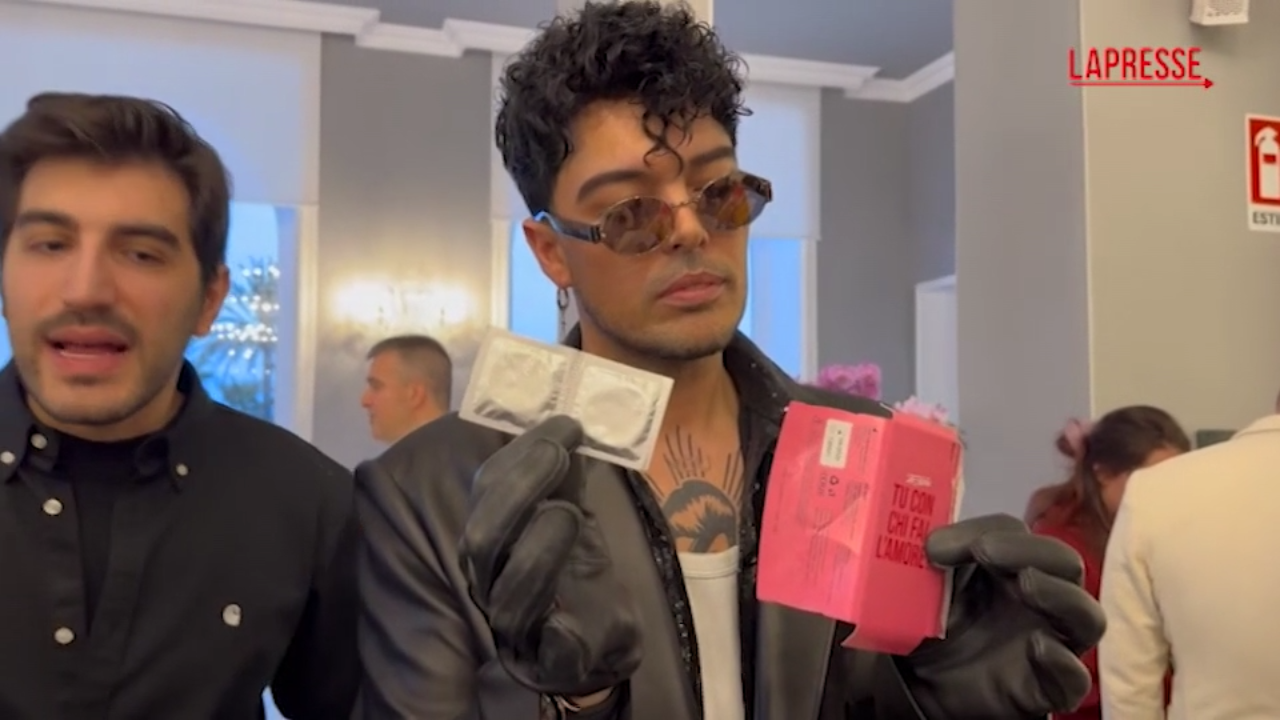 Sanremo 2025, The Kolors regalano preservativi: “Da usare durante nostra canzone”