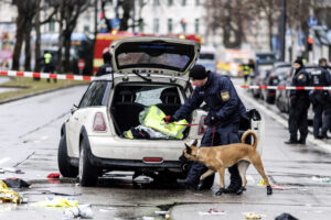 Monaco, auto sulla folla: 28 feriti ma il bilancio è in aumento. Fermato un 24enne afghano. Ipotesi attentato