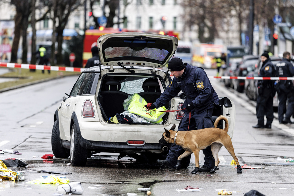 Monaco, auto sulla folla: 28 feriti ma il bilancio è in aumento. Fermato un 24enne afghano. Ipotesi attentato