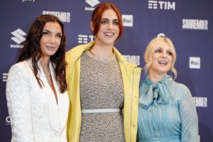 Sanremo 2025, verso la terza serata: all’Ariston 14 big e gli ospiti: Victoria con i Duran