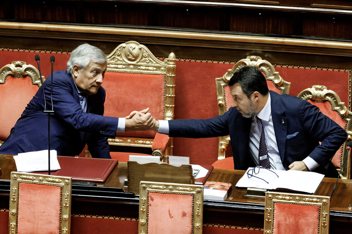 Fine vita, Tajani: “Il Parlamento è sovrano”. E Salvini ai follower: “Giusta una legge?”