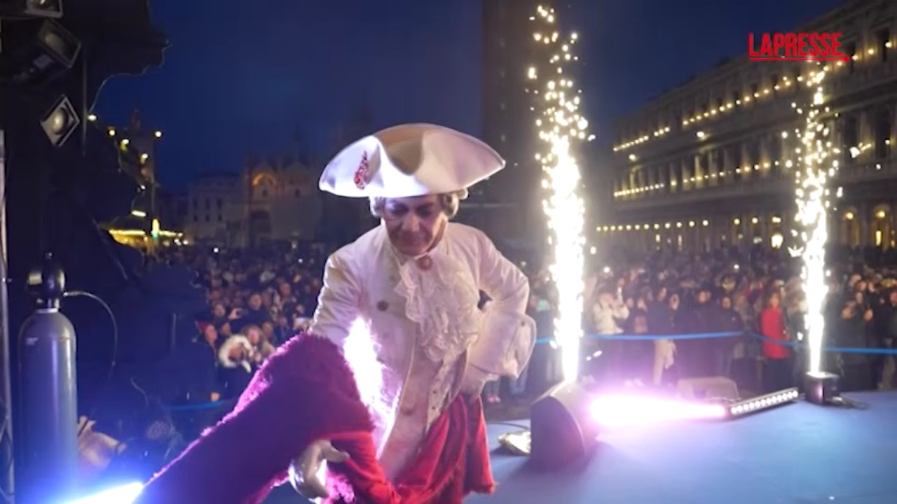 Carnevale di Venezia, in 20mila in piazza San Marco per la serata inaugurale