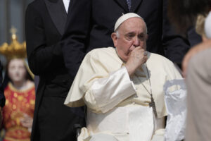 Papa Francesco ricoverato al Gemelli di Roma: in cura per la bronchite