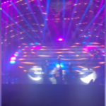 Sanremo 2025, l’urban climber Dedelate dal tetto dell’Ariston fin dietro al palco: i video sui social