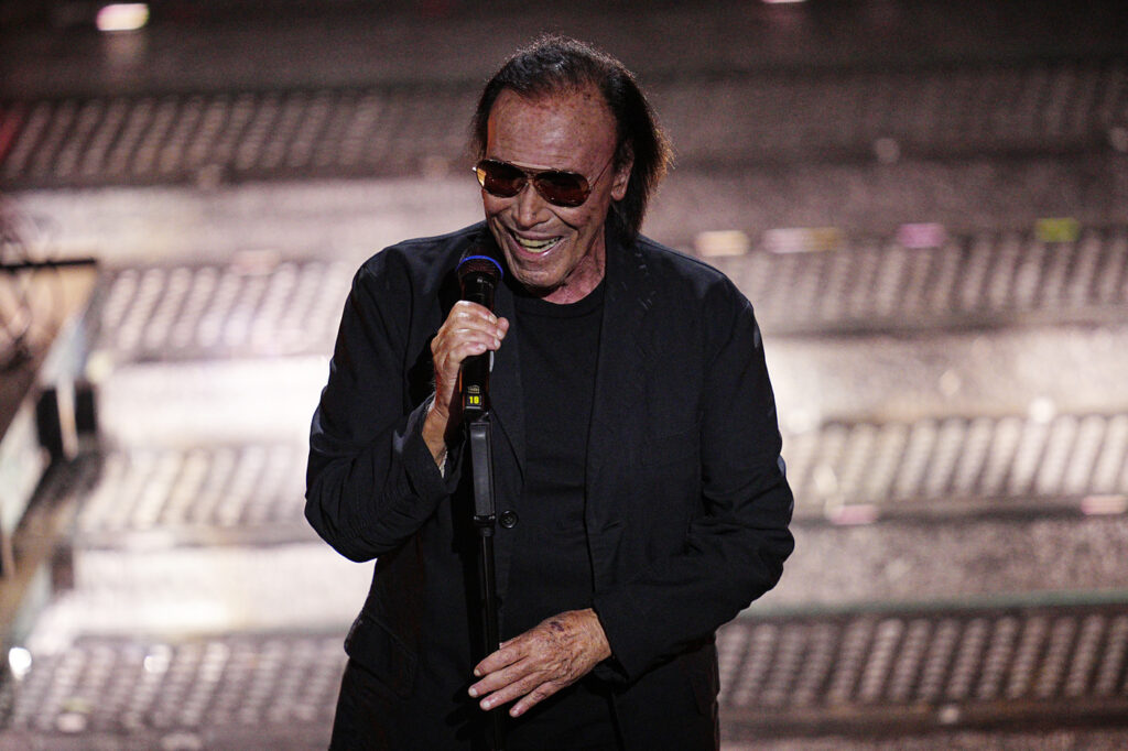 Galleria foto 'Sanremo 2025, i look della serata finale: dal rosso di Alessia Marcuzzi al sexy Fendi di Rose Villain' - foto 7