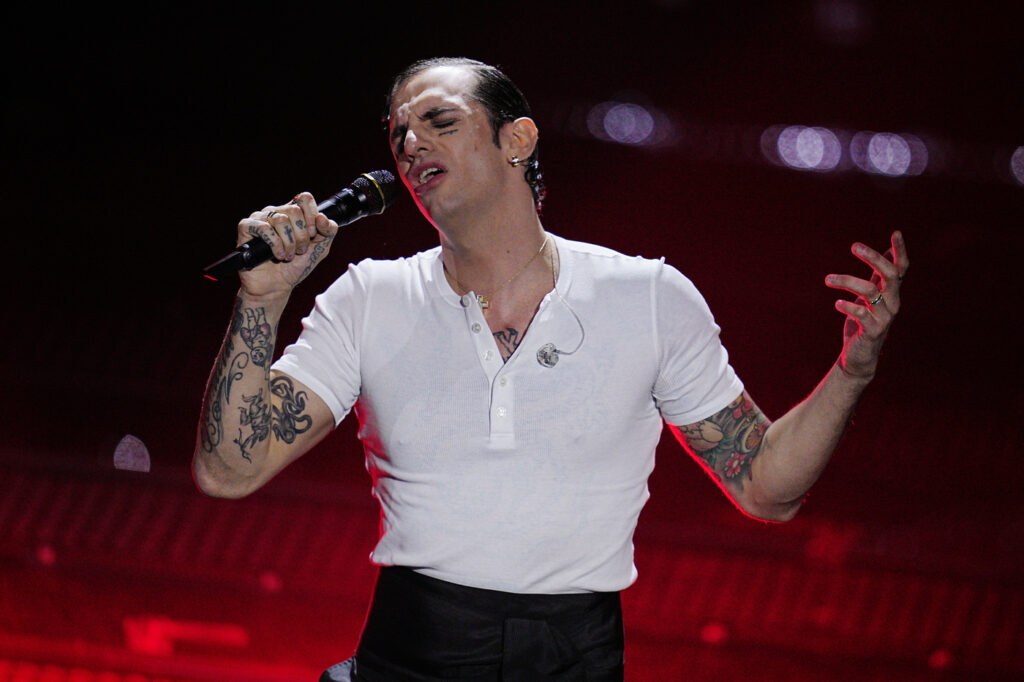 Galleria foto 'Sanremo 2025, i look della serata finale: dal rosso di Alessia Marcuzzi al sexy Fendi di Rose Villain' - foto 5