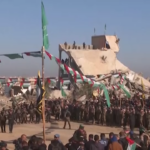 Gaza, folla e miliziani di Hamas attendono il rilascio degli ostaggi