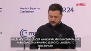 Zelensky alla Conferenza di Monaco: “L’Europa ha bisogno di un proprio esercito”