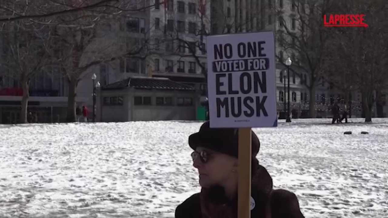 Boston, proteste contro Trump e Musk: migliaia in marcia