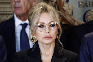 Marina Berlusconi riceve l’insegna di Cavaliere del lavoro