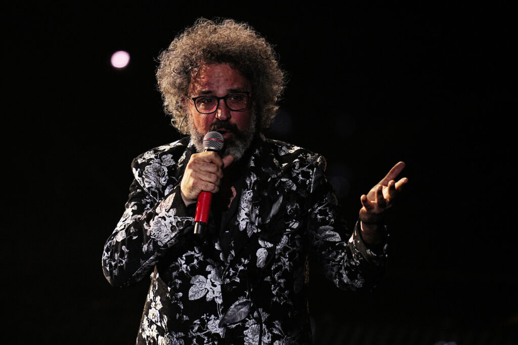 Galleria foto 'Sanremo 2025, i look della serata finale: dal rosso di Alessia Marcuzzi al sexy Fendi di Rose Villain' - foto 11