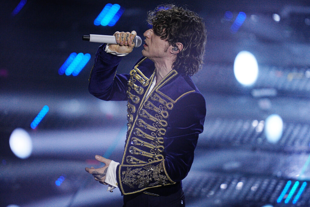 Galleria foto 'Sanremo 2025, i look della serata finale: dal rosso di Alessia Marcuzzi al sexy Fendi di Rose Villain' - foto 15