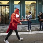 La gara di corsa con vassoi al carnevale di Nizza