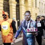 La gara di corsa con vassoi al carnevale di Nizza
