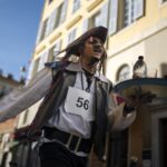 La gara di corsa con vassoi al carnevale di Nizza