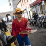 La gara di corsa con vassoi al carnevale di Nizza