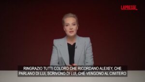 Navalny, vedova: “Putin sta cercando di cancellare il nome di Alexey dalla memoria: non ci riuscirà”