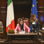 Ucraina, applauso solidarietà aula Camera a Mattarella: tutti in piedi