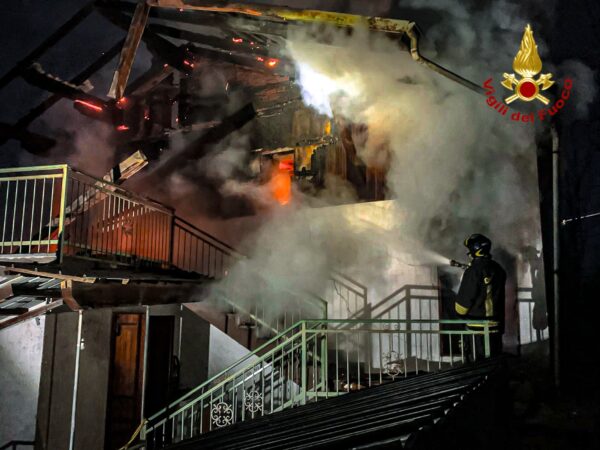 Torino, incendio in abitazione: una persona ustionata