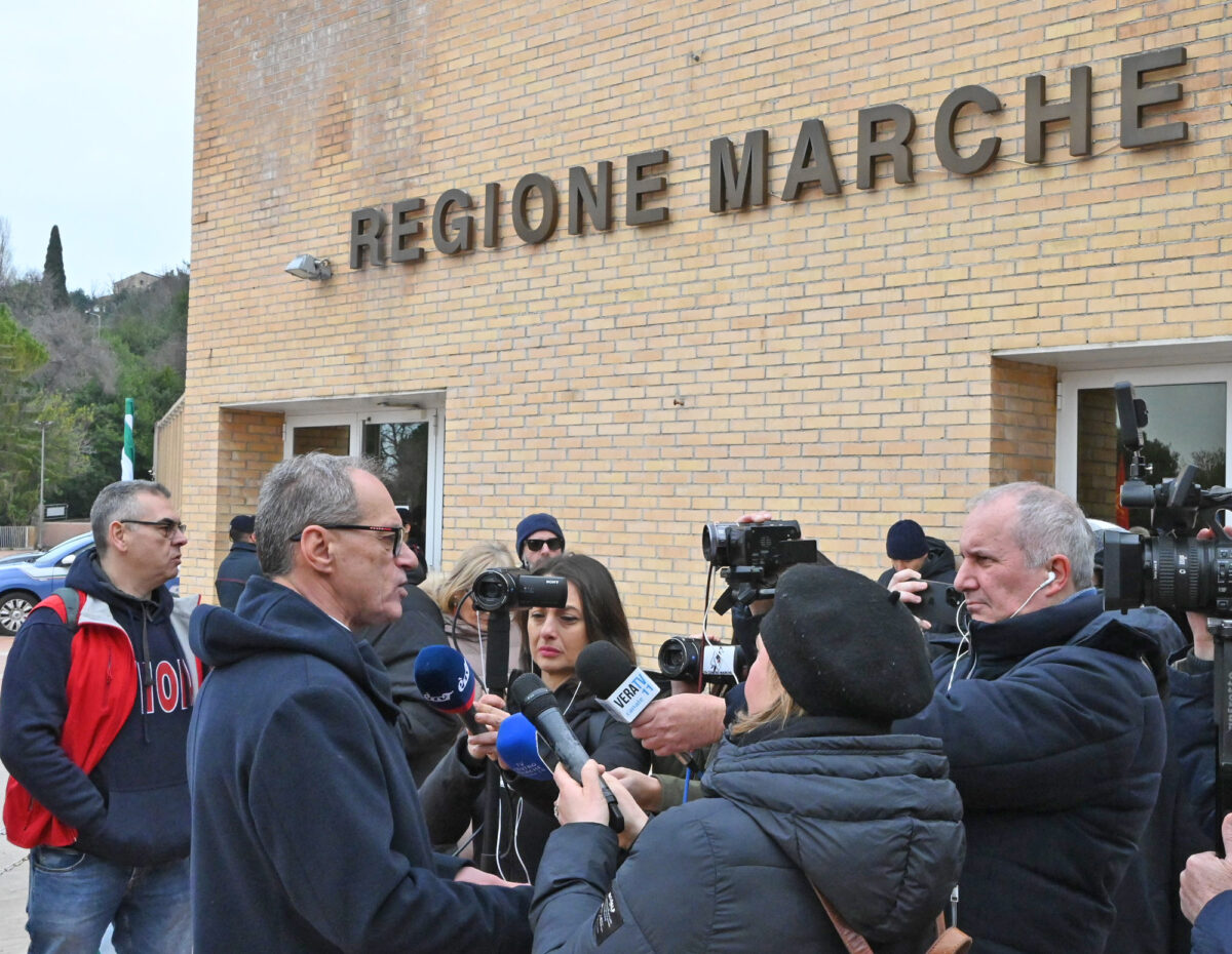 Presidio Imr Jesi, l’assessore Aguzzi incontra lavoratori e sindacati Presidio Imr Jesi, l’assessore Aguzzi incontra lavoratori e sindacati